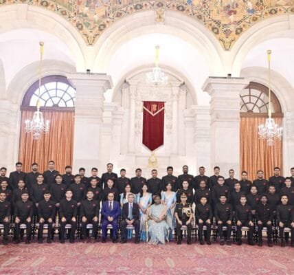 Probationary Officers of Indian Defence Estates Service, Military Engineer Service and Central Water Engineering Service call on President