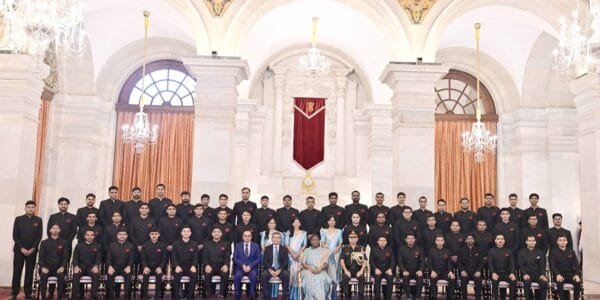Probationary Officers of Indian Defence Estates Service, Military Engineer Service and Central Water Engineering Service call on President