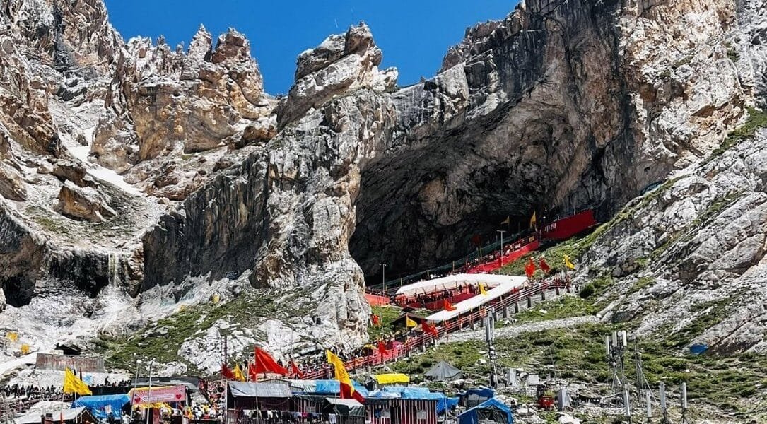 Shri Amarnath Yatra During five days, more than 93 thousand three hundred pilgrims visited the Shivlingam in the holy cave