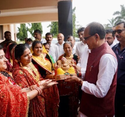 Union Agriculture Minister Shivraj Singh Chauhan interacted with Lakhpati sisters in Gujarat