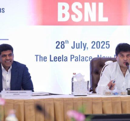 Union Minister Jyotiraditya M. Scindia reviewed the performance of BSNL, emphasized on customer convenience and revenue generation
