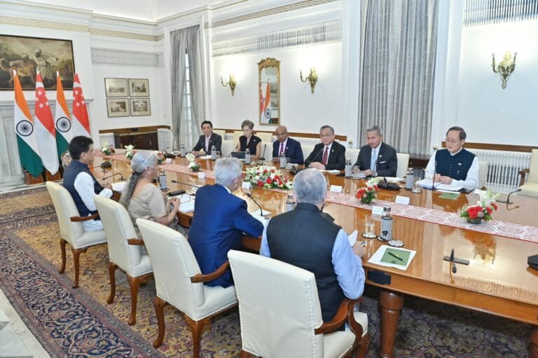 भारत और सिंगापुर के बीच परस्‍पर संबंधों को सुदृढ करने के लिए नई दिल्‍ली में मंत्रिस्‍तरीय गोलमेज वार्ता जारी
