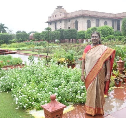 President Draupadi Murmu inaugurated the Amrit Udyan Summer Annual Edition, 2025 today