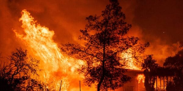 Thousands of people were asked to evacuate their homes due to rapidly spreading wildfire in Southern California, USA