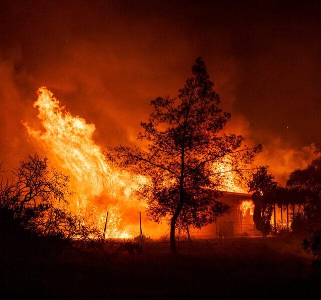 Thousands of people were asked to evacuate their homes due to rapidly spreading wildfire in Southern California, USA