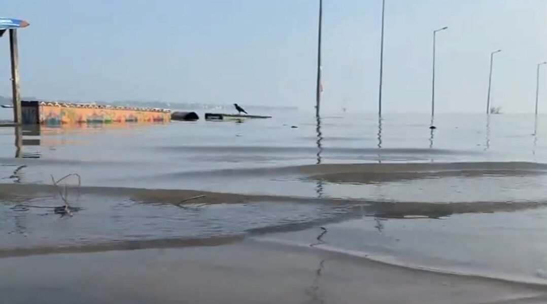 48 districts of Uttar Pradesh are in the grip of severe floods