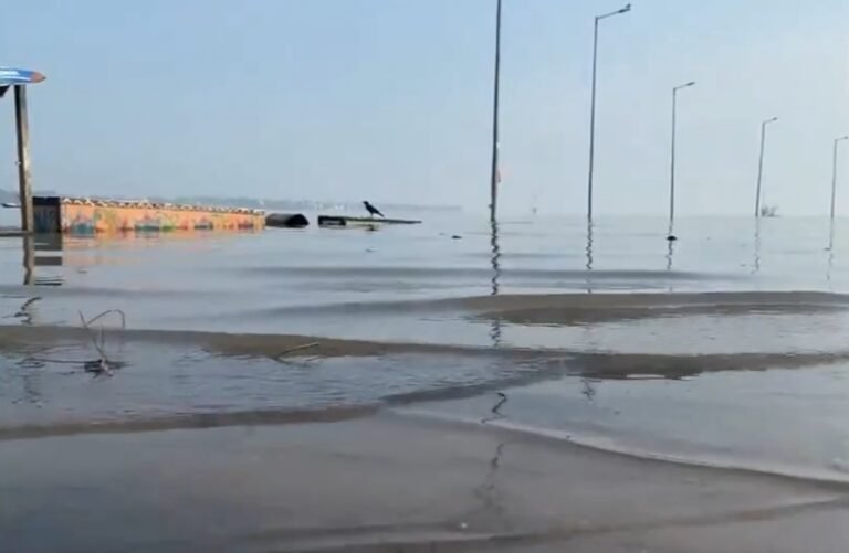 उत्तर प्रदेश के 48 जिले भीषण बाढ़ की चपेट में; बचाव और राहत अभियान ज़ोरों पर