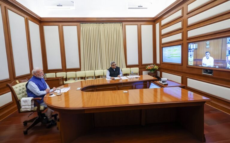 प्रधानमंत्री ने 49वीं प्रगति बैठक की अध्यक्षता की; खान, रेलवे, जल संसाधन, औद्योगिक गलियारों और बिजली क्षेत्र से संबंधित आठ महत्वपूर्ण अवसंरचना परियोजनाओं की समीक्षा की