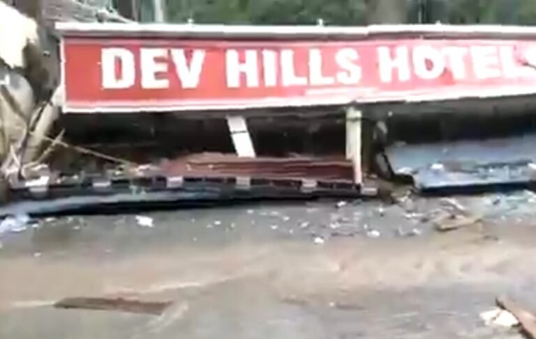 Heavy rains cause heavy destruction in Dehradun and its surrounding areas