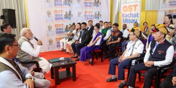 PM Modi meets local traders and retailers in Itanagar