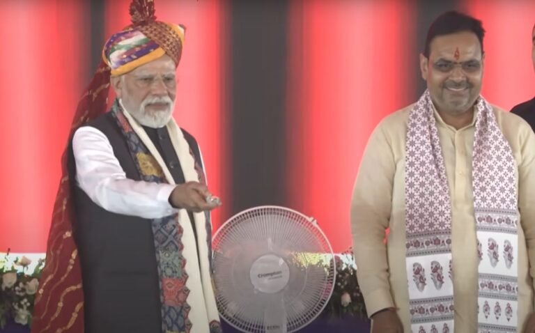 प्रधानमंत्री मोदी ने राजस्थान के बांसवाड़ा जिले में 1,22,100 करोड़ रुपये से अधिक के विकास कार्यों का उद्घाटन और शिलान्यास किया