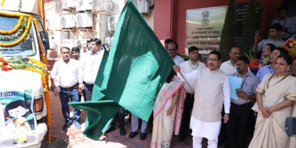 Pralhad Joshi flagged off a van selling subsidized onions