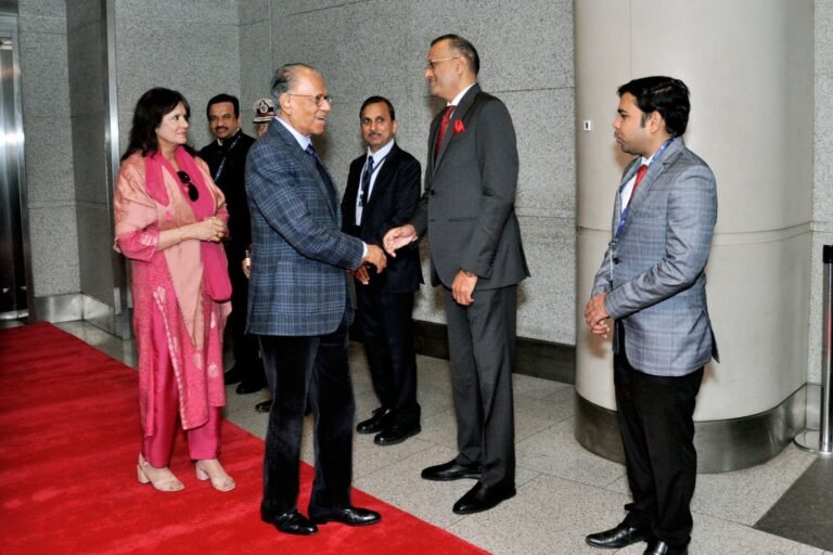 मॉरिशस के प्रधानमंत्री डॉ. नवीन चन्‍द्र रामगुलाम भारत की आठ दिन की यात्रा पर मुम्‍बई पहुंचे