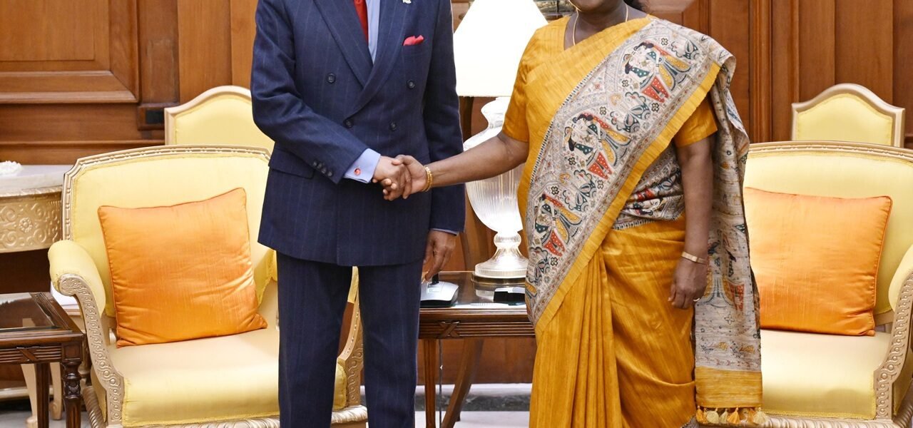 Prime Minister of Mauritius Navinchandra Ramgoolam meets President Draupadi Murmu at Rashtrapati Bhavan