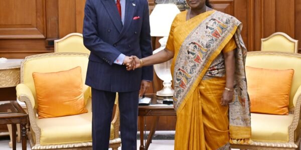 Prime Minister of Mauritius Navinchandra Ramgoolam meets President Draupadi Murmu at Rashtrapati Bhavan