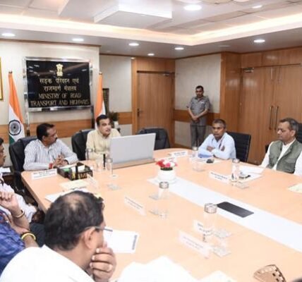 Union Minister Nitin Gadkari held a review meeting on the damage to national highways