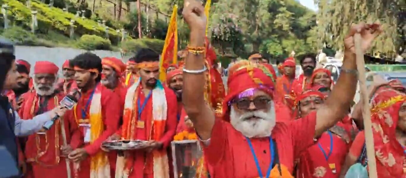 Vaishno Devi Yatra, suspended for 22 days due to bad weather and landslides in Jammu and Kashmir, resumed today.