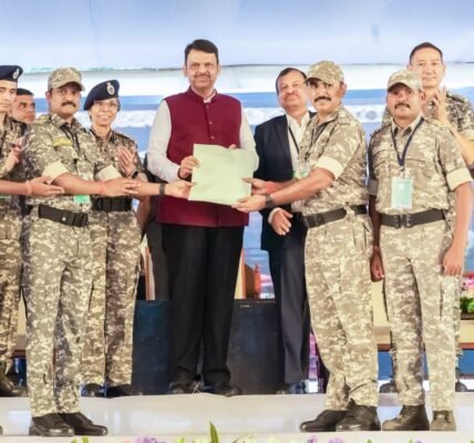 61 Naxalites surrender before Gadchiroli police in Maharashtra