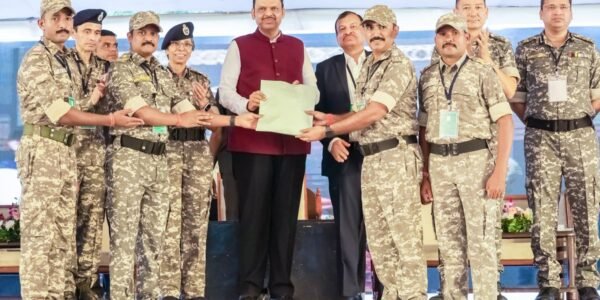 61 Naxalites surrender before Gadchiroli police in Maharashtra