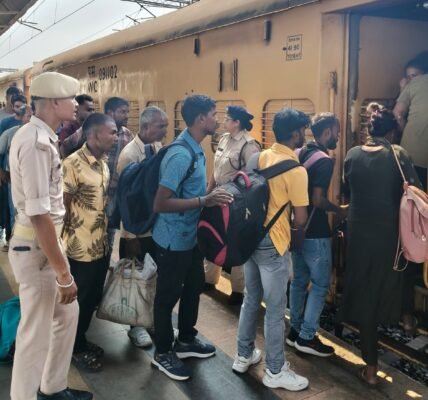 Central Railway is operating more than 1700 special trains to various destinations in North India during the festivals.