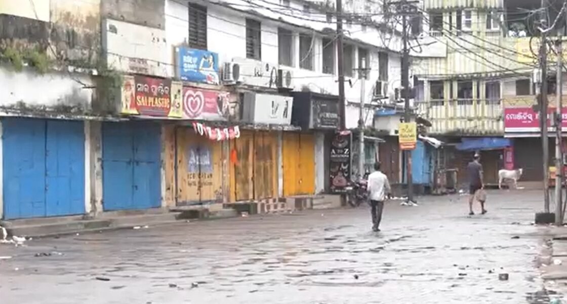 Curfew imposed in Odishas Cuttack after violent clashes during Durga Puja procession