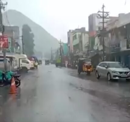 In Odisha, rains continued in the southern and coastal districts of the state since this morning due to the impact of Cyclone Montha.