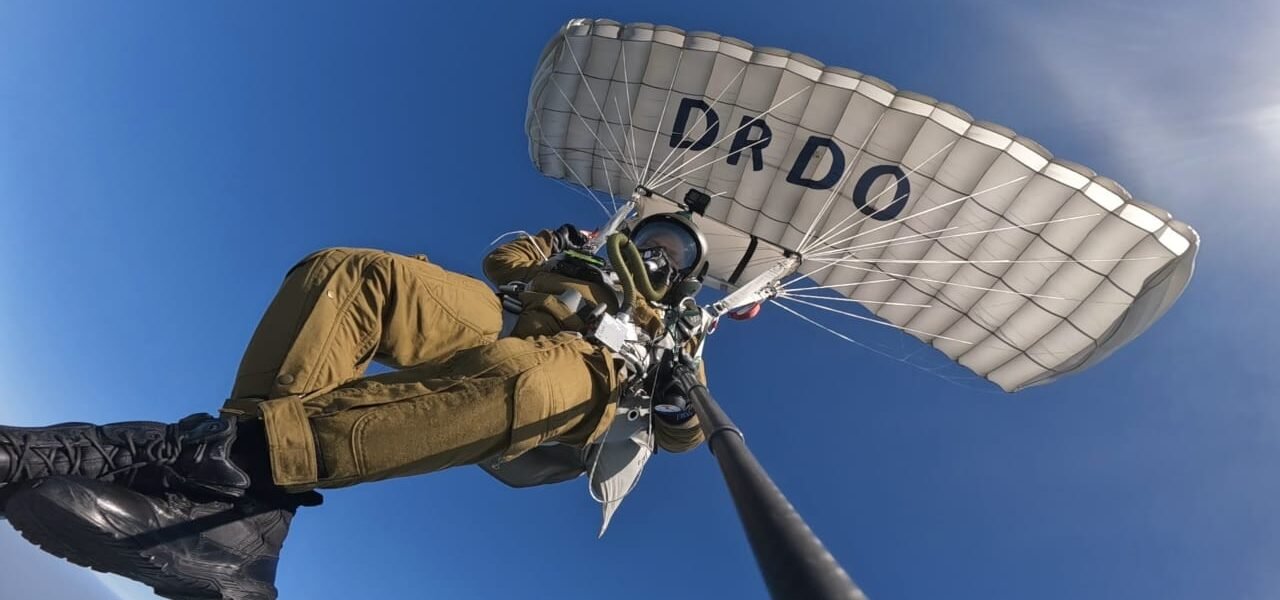 Indigenously developed Military Combat Parachute System by DRDO successfully test fired at 32,000 feet altitude