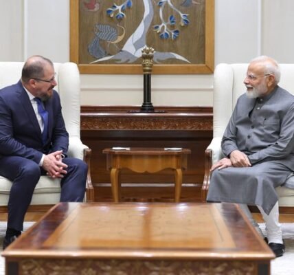 PM Modi meets Chairman and CEO of Qualcomm