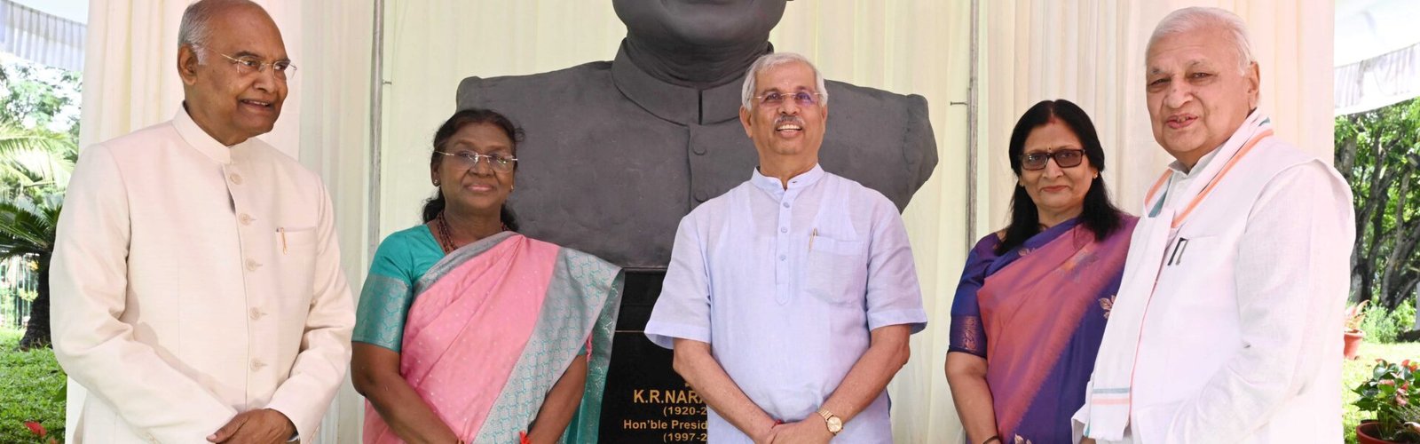 President Draupadi Murmu unveiled the statue of former President of India K.R. Narayanan at Raj Bhavan in Thiruvananthapuram.