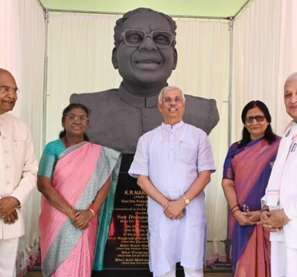 President Draupadi Murmu unveiled the statue of former President of India K.R. Narayanan at Raj Bhavan in Thiruvananthapuram.