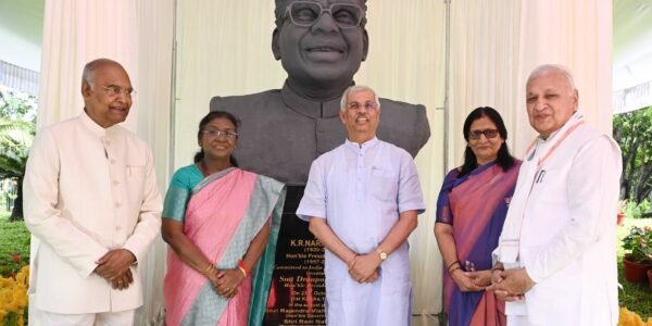President Draupadi Murmu unveiled the statue of former President of India K.R. Narayanan at Raj Bhavan in Thiruvananthapuram.