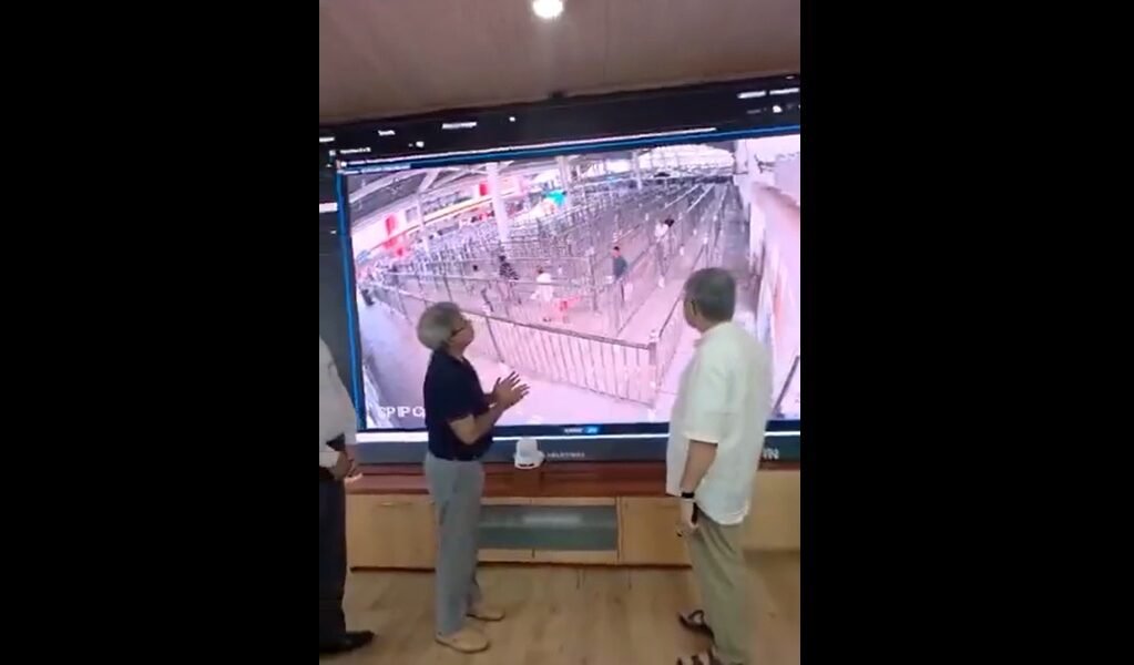 Union Minister Ashwini Vaishnav reviews passenger traffic situation at Railway Board War Room