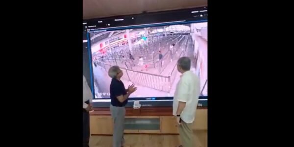 Union Minister Ashwini Vaishnav reviews passenger traffic situation at Railway Board War Room