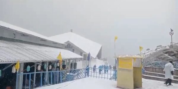 doors of Hemkund Sahib will be closed today for the winter season