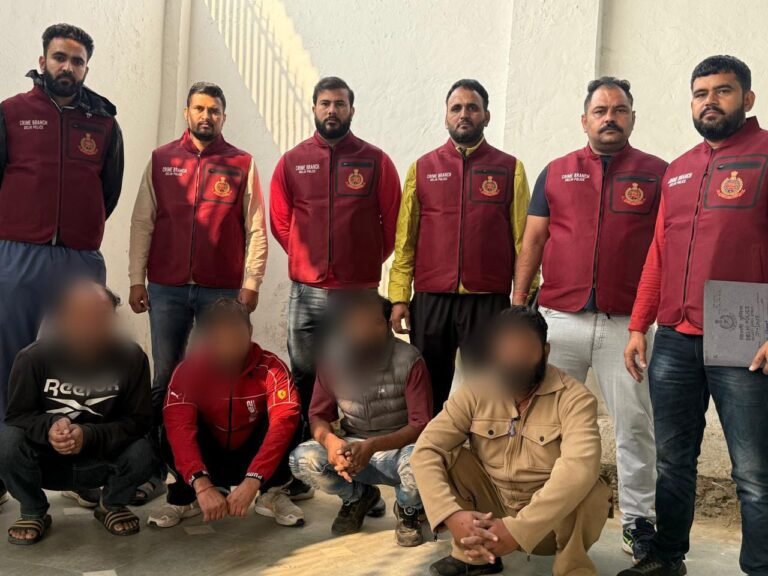 दिल्ली पुलिस ने पाकिस्तानी खुफिया एजेंसी-ISI द्वारा संचालित हथियारों की तस्‍करी करने वाले अंतर्राष्‍ट्रीय गिरोह का पर्दाफाश किया, चार संदिग्ध गिरफ्तार