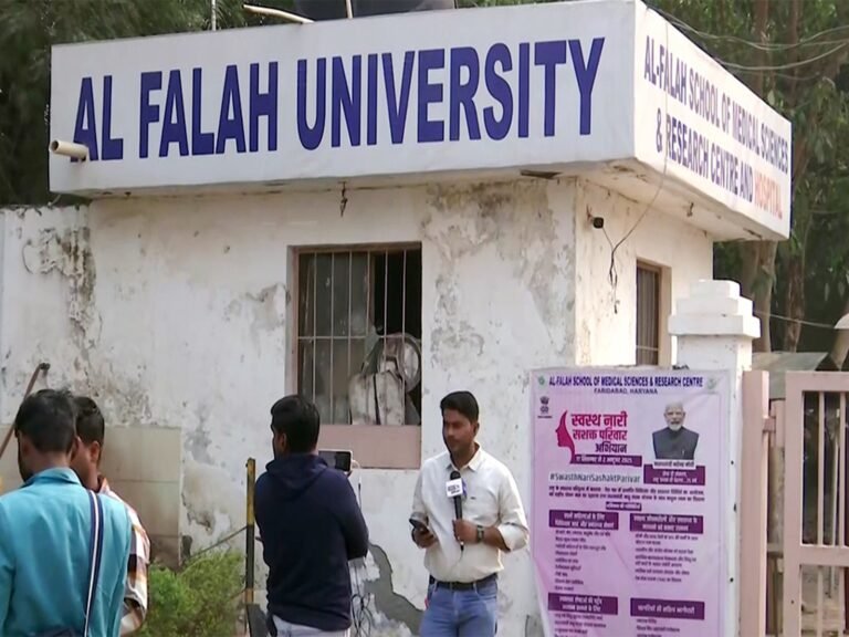 प्रवर्तन निदेशालय ने अल फलाह समूह के अध्यक्ष जवाद अहमद सिद्दीकी को धन शोधन निवारण अधिनियम के तहत गिरफ्तार किया
