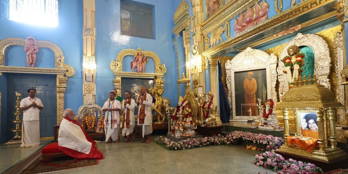 PM Modi pays tribute to Sri Sathya Sai Baba at Prasanthi Nilayam