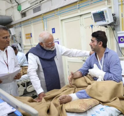 PM Modi today visited LNJP Hospital in Delhi and met the people injured in the recent blast near Red Fort.