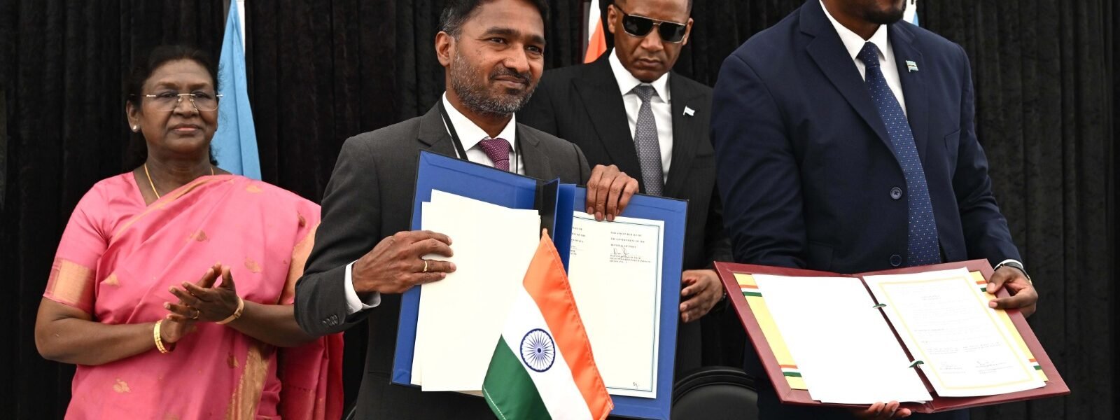 President Draupadi Murmu holds bilateral talks with Botswana President Duma Boko in Gaborone