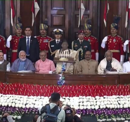 President Draupadi Murmu read the Preamble of the Constitution in the Central Hall of the Constitution House on the occasion of Constitution Day.
