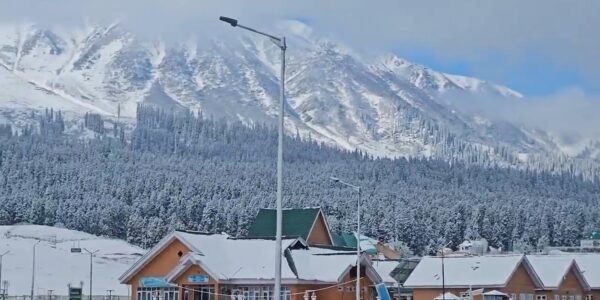 Snowfall in the hilly areas of Himachal Pradesh and Uttarakhand