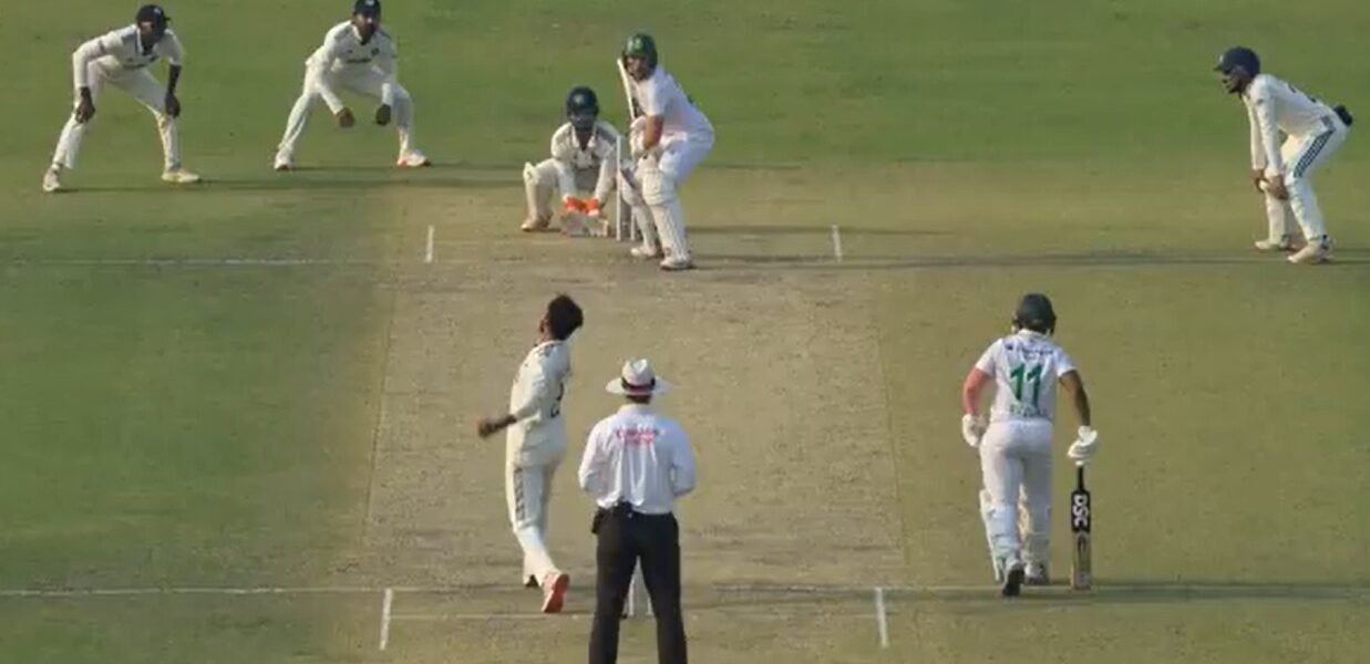 South Africa defeated India in the first cricket test match at Eden Gardens, Kolkata.