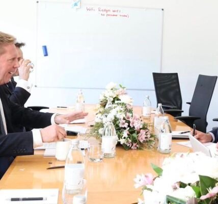 Union Commerce and Industry Minister Piyush Goyal interacts with prominent business leaders from New Zealand