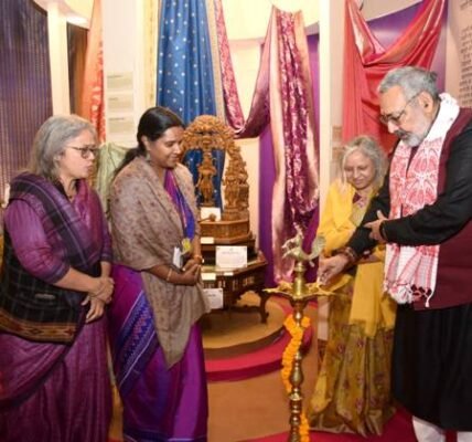 Union Textiles Minister Giriraj Singh inaugurated the Special Handloom and Handicrafts Exhibition and Sale at IITF, New Delhi