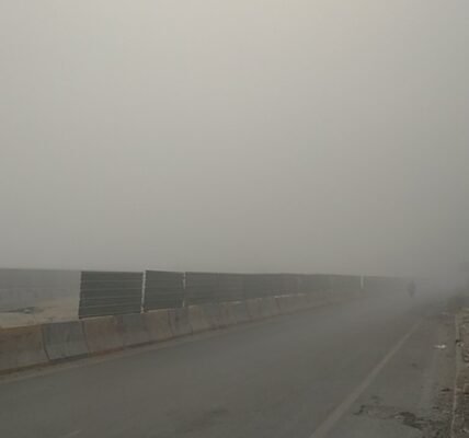 IMD issued an orange alert for dense fog in eastern Uttar Pradesh, Bihar, and Jharkhand.