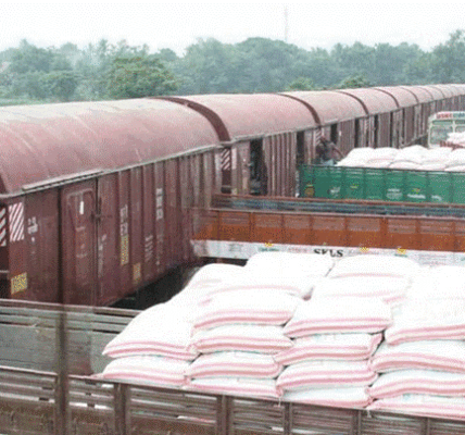 Indian Railways recorded an 11.7 percent increase in fertilizer loading, loading 17,168 fertilizer rakes in the current financial year.