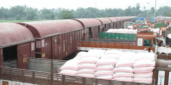 Indian Railways recorded an 11.7 percent increase in fertilizer loading, loading 17,168 fertilizer rakes in the current financial year.