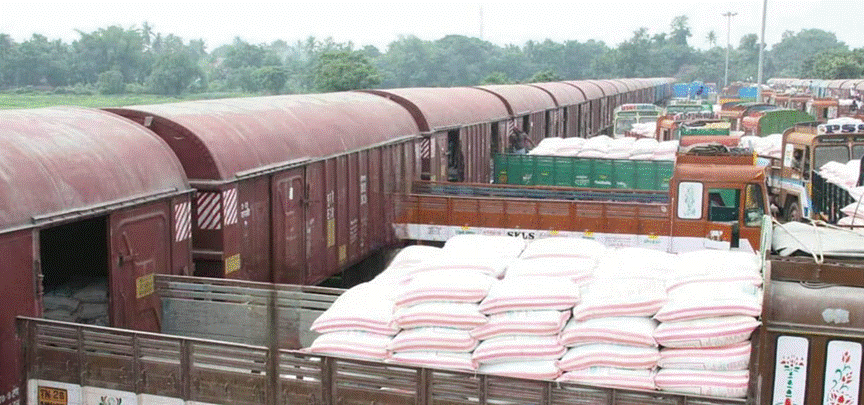 Indian Railways recorded an 11.7 percent increase in fertilizer loading, loading 17,168 fertilizer rakes in the current financial year.