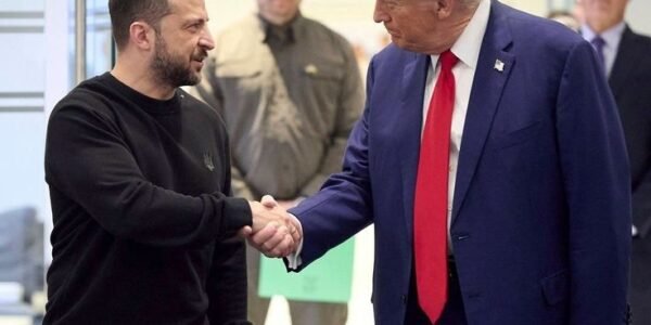 Ukrainian President Zelenskyy will meet with US President Trump in Florida today to discuss a peace agreement.