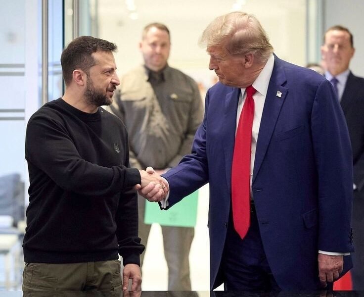 Ukrainian President Zelenskyy will meet with US President Trump in Florida today to discuss a peace agreement.